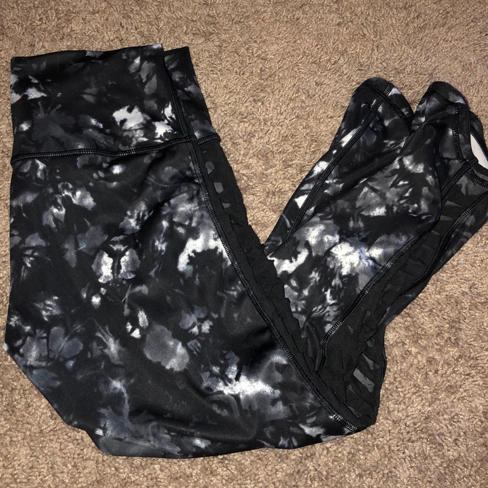Lululemon Black and White leggings